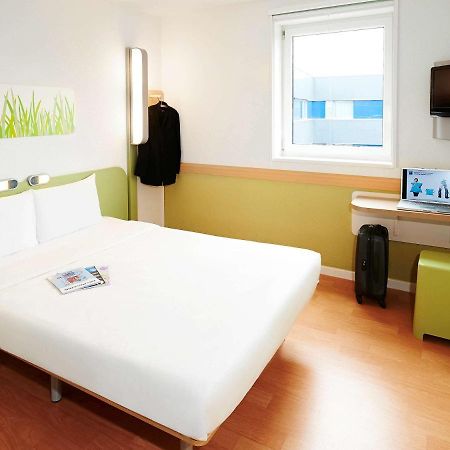 Ibis Budget Valencia Aeropuerto Hotel มานิเซส ภายนอก รูปภาพ