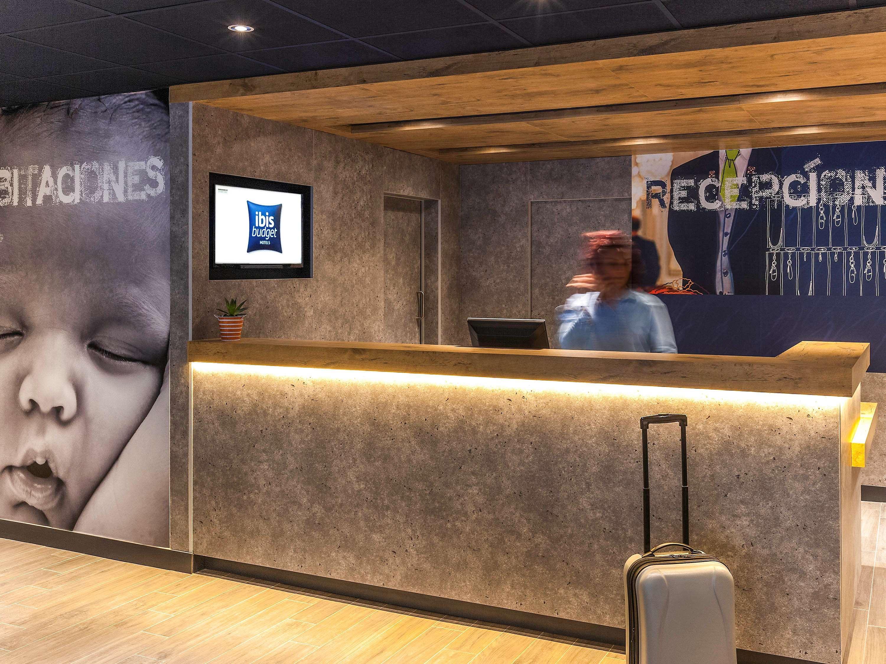 Ibis Budget Valencia Aeropuerto Hotel มานิเซส ภายนอก รูปภาพ