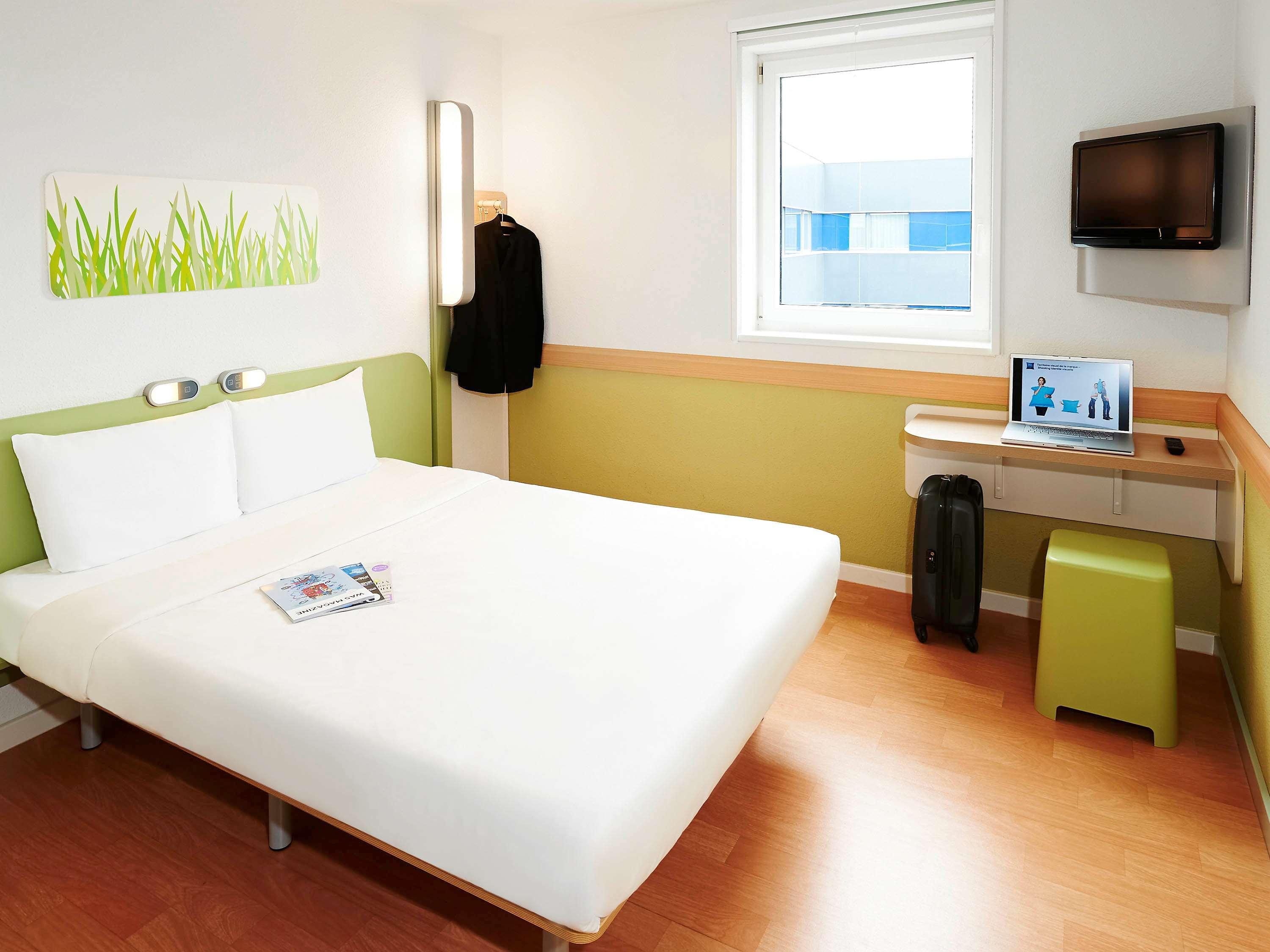 Ibis Budget Valencia Aeropuerto Hotel มานิเซส ภายนอก รูปภาพ