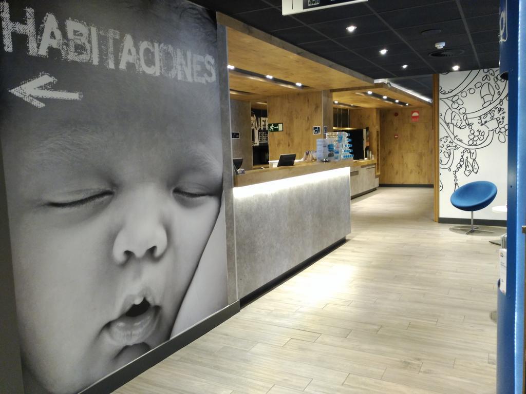 Ibis Budget Valencia Aeropuerto Hotel มานิเซส ภายนอก รูปภาพ